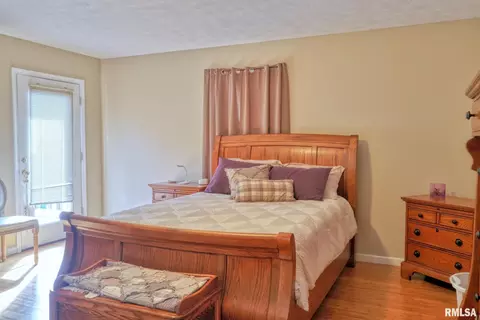 Bedroom - 35 Douglas Dr, Herrin, IL 62948 photo 2 of 3