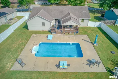 Exterior - 35 Douglas Dr, Herrin, IL 62948 photo 20 of 22