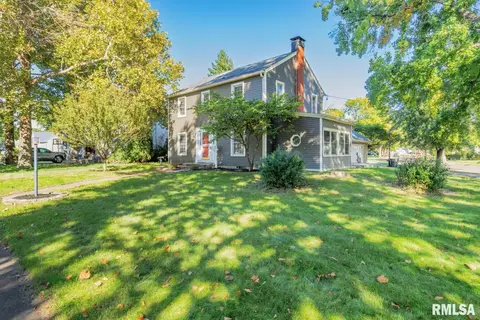 1700 Crescent Dr, Pekin, IL 61554