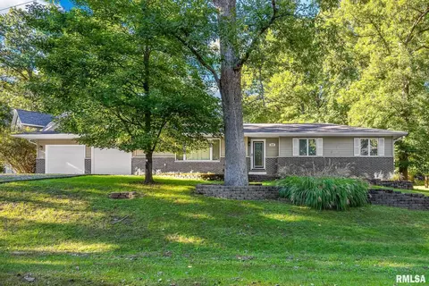 335 Sherwood Cir, Dahinda, IL 61428