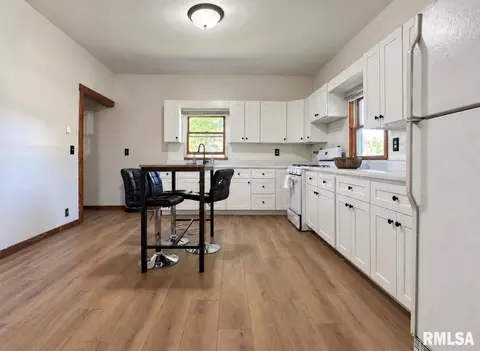 Entry Way - 300 E Washington St, Magnolia, IL 61336 photo 3 of 5
