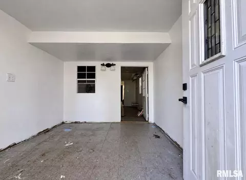 Entry Way - 300 E Washington St, Magnolia, IL 61336 photo 5 of 5
