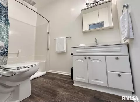 Bath - 300 E Washington St, Magnolia, IL 61336 photo 1 of 1