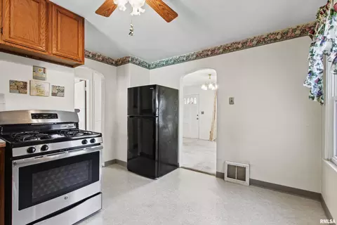 Kitchen - 515 E Willcox Ave, Peoria, IL 61603 photo 2 of 2