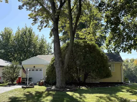 916 E Highland Pl, Peoria Heights, IL 61616