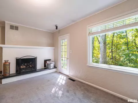 Living - 1208 W Woodside Dr, Dunlap, IL 61525 photo 10 of 10