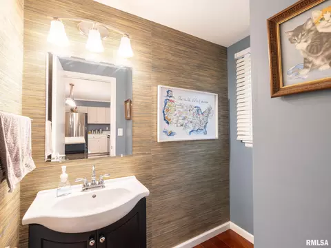 Bath - 1208 W Woodside Dr, Dunlap, IL 61525 photo 1 of 4