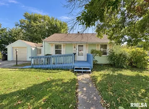 2904 N Golf Dr, Peoria, IL 61604