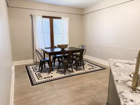 Dining - 302 Center St, Eureka, IL 61530 photo 3 of 3