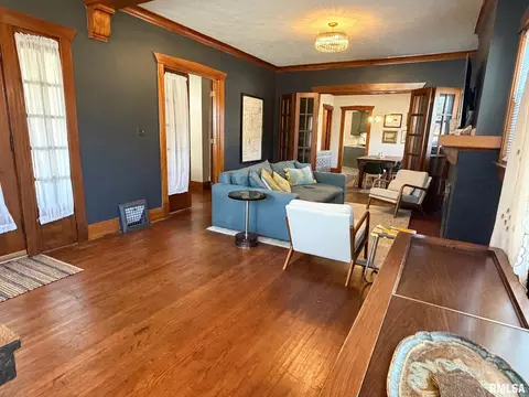 Living - 302 Center St, Eureka, IL 61530 photo 2 of 5
