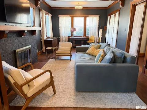 Living - 302 Center St, Eureka, IL 61530 photo 3 of 5