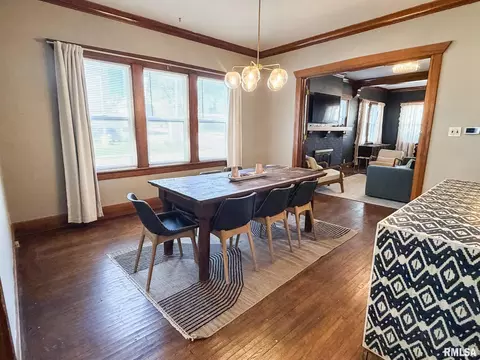Dining - 302 Center St, Eureka, IL 61530 photo 1 of 3