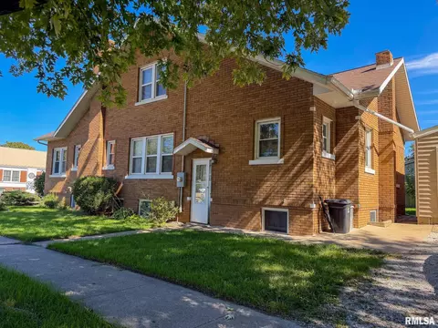 Exterior - 302 Center St, Eureka, IL 61530 photo 1 of 6