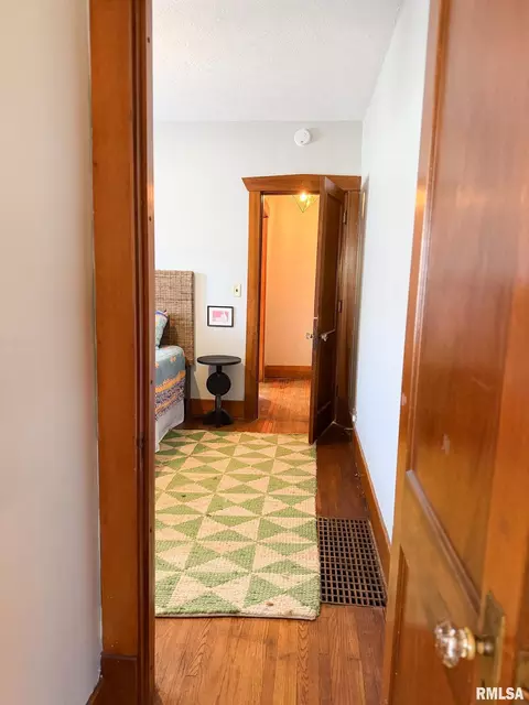 Entry Way - 302 Center St, Eureka, IL 61530 photo 1 of 4