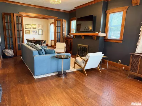 Living - 302 Center St, Eureka, IL 61530 photo 1 of 5