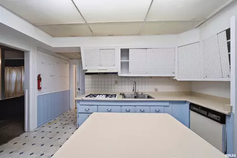 Kitchen - 1407 W Barker Ave, Peoria, IL 61606 photo 2 of 5