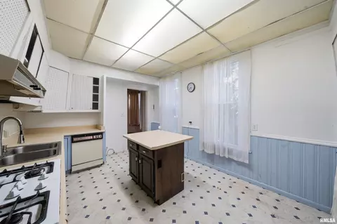Kitchen - 1407 W Barker Ave, Peoria, IL 61606 photo 4 of 5