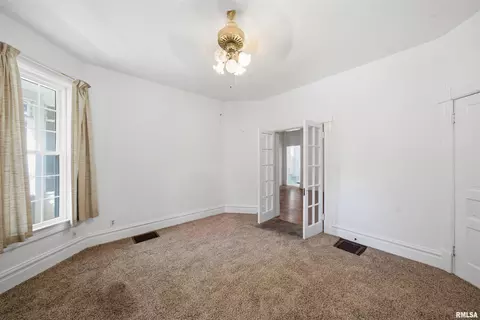Living - 1407 W Barker Ave, Peoria, IL 61606 photo 5 of 5