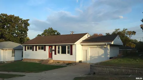 1107 Lincoln St, Pekin, IL 61554