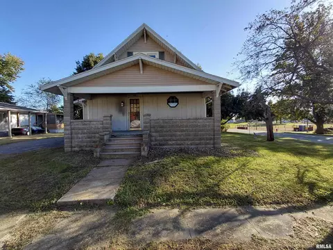 102 E High St, London Mills, IL 61544