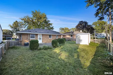 Exterior - 813 Elm St, Bloomington, IL 61701 photo 5 of 6