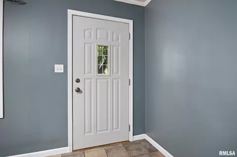 Entry Way - 813 Elm St, Bloomington, IL 61701 photo 1 of 1