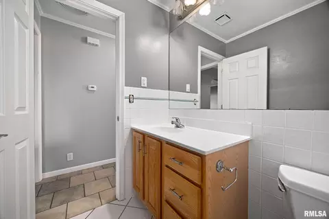 Bath - 813 Elm St, Bloomington, IL 61701 photo 2 of 2