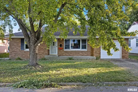 Exterior - 813 Elm St, Bloomington, IL 61701 photo 1 of 6