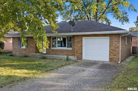 Exterior - 813 Elm St, Bloomington, IL 61701 photo 2 of 6