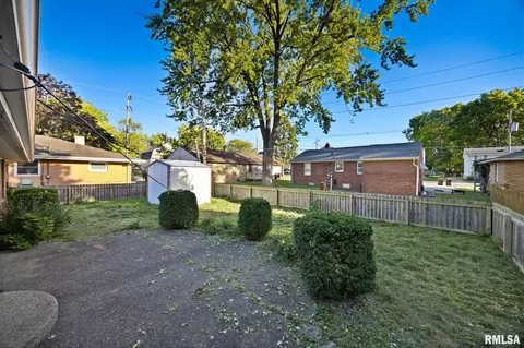 Exterior - 813 Elm St, Bloomington, IL 61701 photo 6 of 6