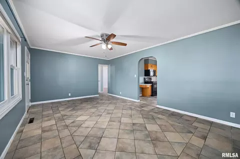 Living - 813 Elm St, Bloomington, IL 61701 photo 2 of 3