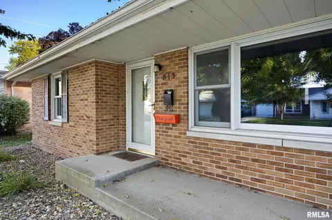 Exterior - 813 Elm St, Bloomington, IL 61701 photo 3 of 6
