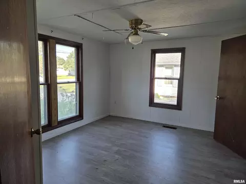 Bedroom - 1025 E Oak St, Macomb, IL 61455 photo 2 of 4