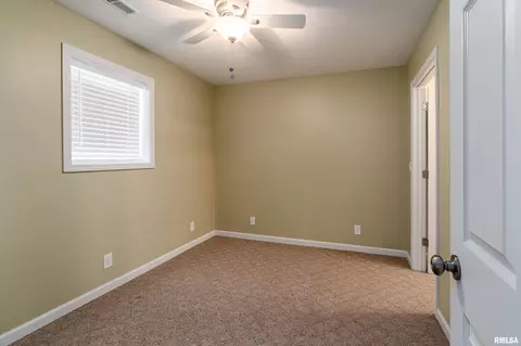 Bedroom - 909 Lincoln St, Eldorado, IL 62930 photo 3 of 4