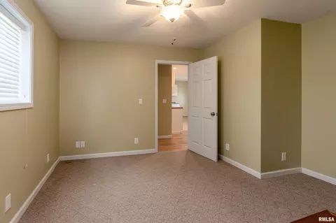 Bedroom - 909 Lincoln St, Eldorado, IL 62930 photo 2 of 4