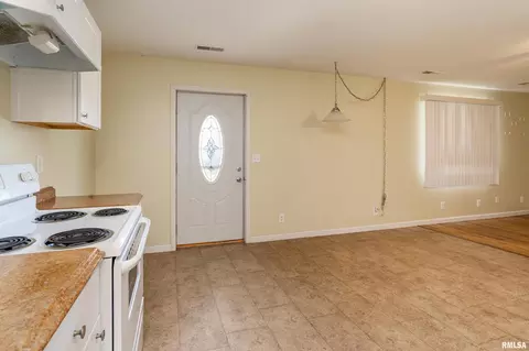 Entry Way - 909 Lincoln St, Eldorado, IL 62930 photo 1 of 1