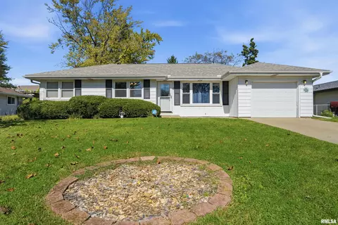 2611 W Westport Rd, Peoria, IL 61615