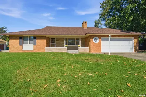 2223 W Manor Pkwy, Peoria, IL 61604