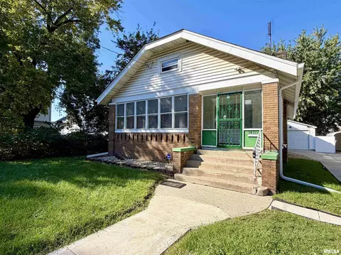 1411 N Douglas St, Peoria, IL 61606