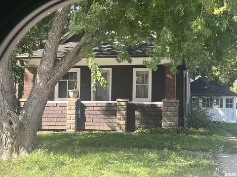370 N Cone St, Farmington, IL 61531