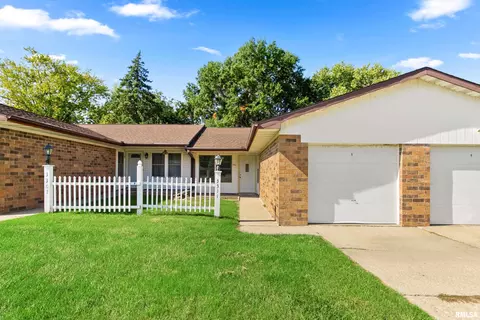 3311 N Molleck Dr, Peoria, IL 61604