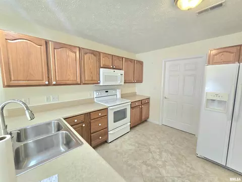 Kitchen - 607 Lake Harbor Dr, Marion, IL 62959 photo 1 of 2