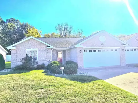 Exterior - 607 Lake Harbor Dr, Marion, IL 62959 photo 5 of 5