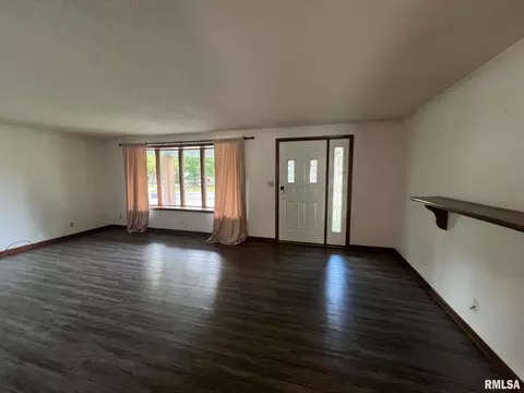 Living - 315 E Grant St, Macomb, IL 61455 photo 1 of 3