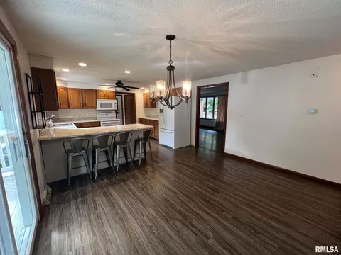 Dining - 315 E Grant St, Macomb, IL 61455 photo 2 of 2