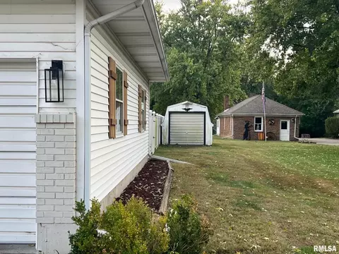 Exterior - 315 E Grant St, Macomb, IL 61455 photo 1 of 4