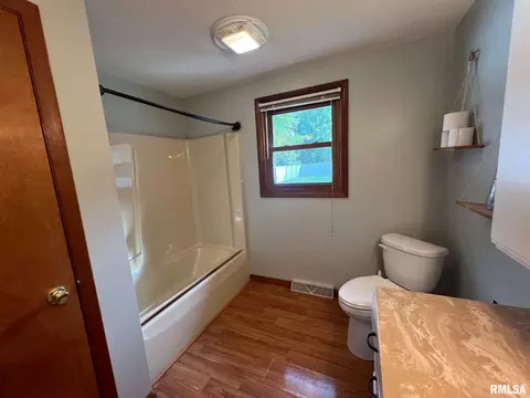 Bath - 315 E Grant St, Macomb, IL 61455 photo 3 of 4