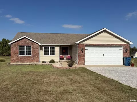 37 Lavern Rd, De Soto, IL 62924