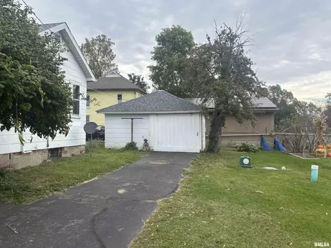Exterior - 1187 Clark St, Lowpoint, IL 61545 photo 3 of 6