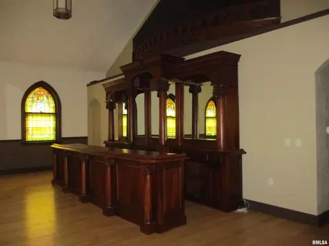 Living - 413 Logan St, Emden, IL 62635 photo 3 of 7